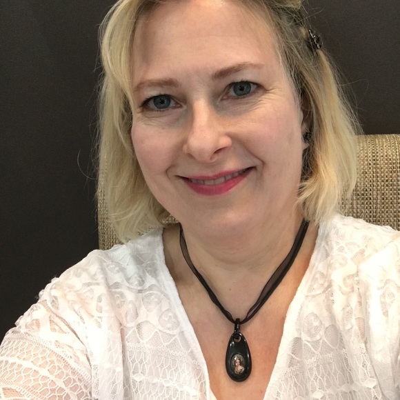 Meet your Posher, Taylor - Picture 3 of 4